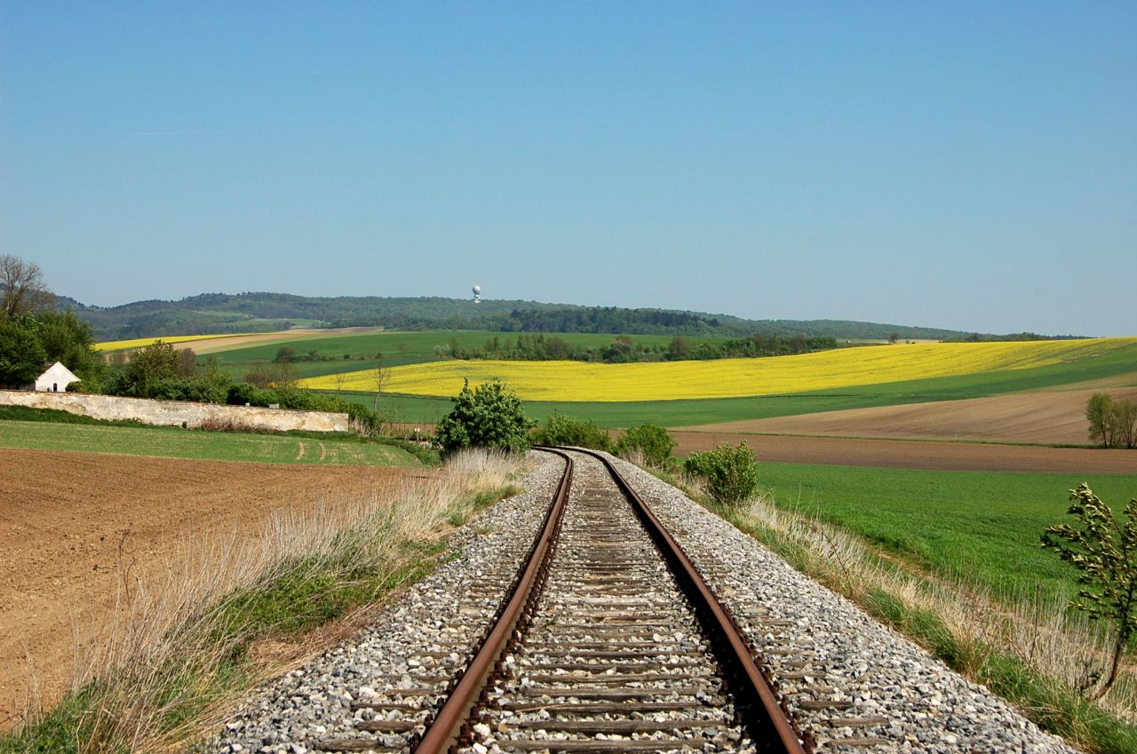 Die Gleise der Weinviertelbahn bei Niederleis